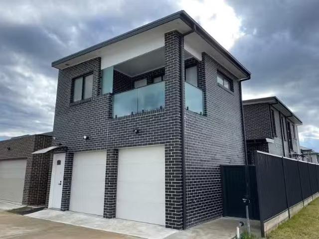 Apartment for rent in Akuna Vista, Sydney
