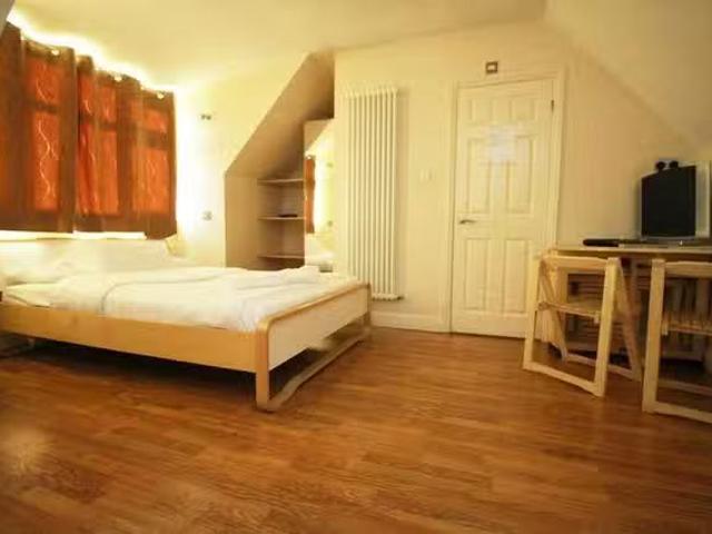 House for rent in Furzedown, Greater London