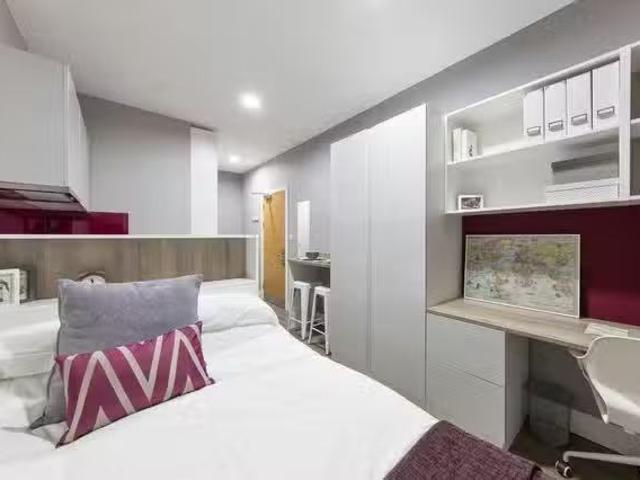 Apartment for rent in Norbiton, Greater London