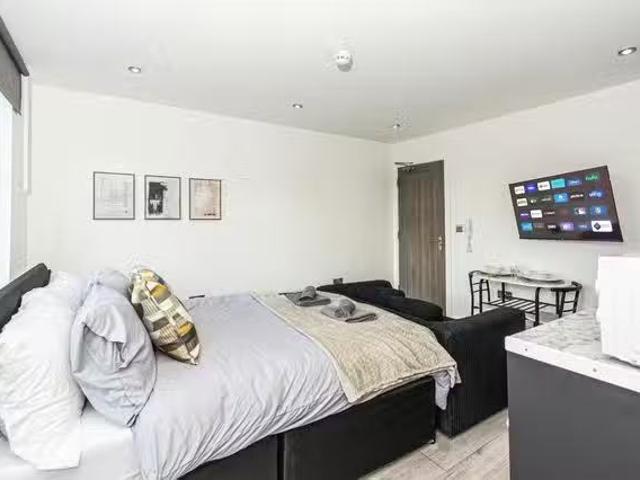 Apartment for rent in Furzedown, Greater London