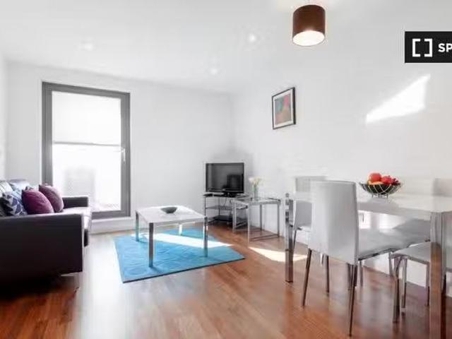 Apartment for rent in London Borough of Merton, Merton Park