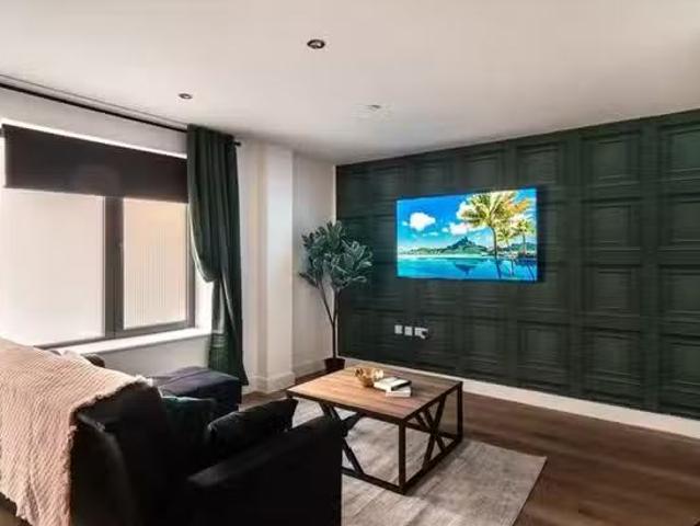 Apartment for rent in Gorse Hill, Trafford Park