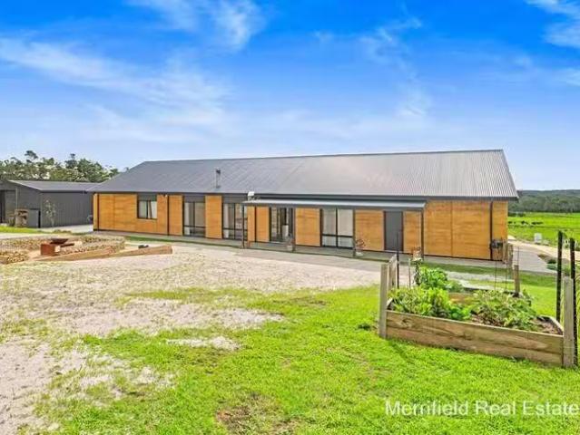House for rent in Bateau Bay, New South Wales