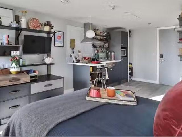Apartment for rent in The Polygon, City Of Southampton