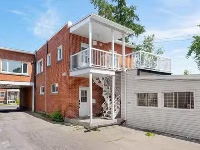 Apartment for rent in Pointe-claire, Quebec