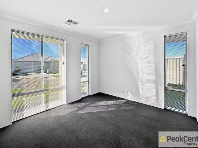 House for rent in Churchill, Victoria