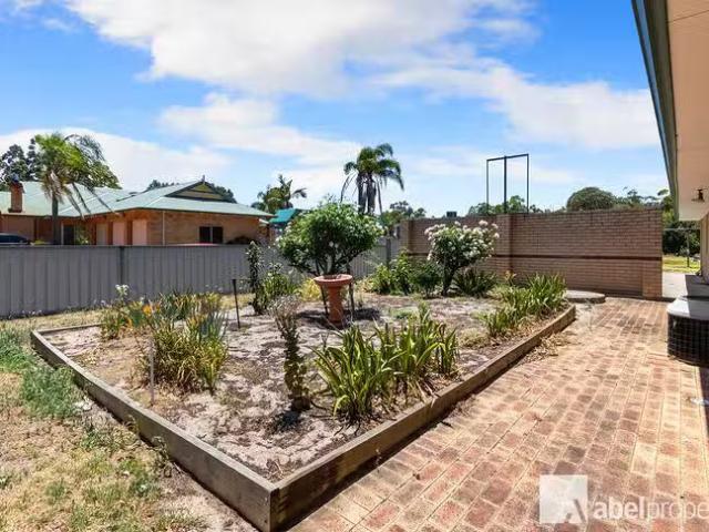 House for rent in High Wycombe, Western Australia