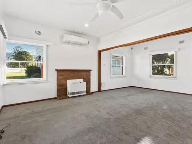 House for rent in Wollongong West, New South Wales