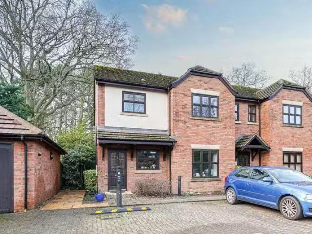 Apartment for rent in Kitt's Moss, Bramhall