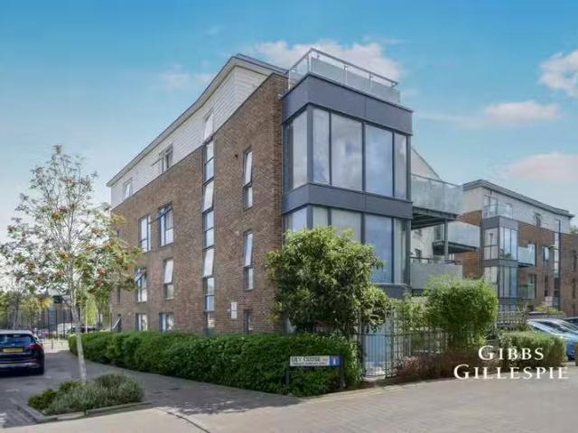 House for rent in Hatch End, Greater London