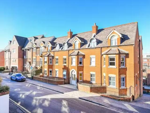 House for rent in Merrow, Guildford