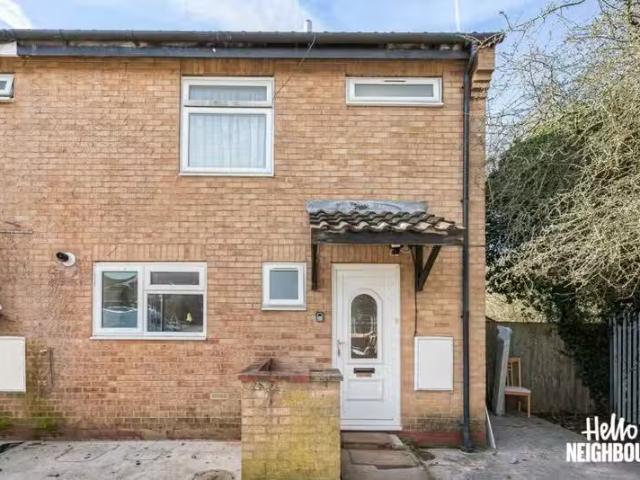 House for rent in Burnt Oak, Greater London