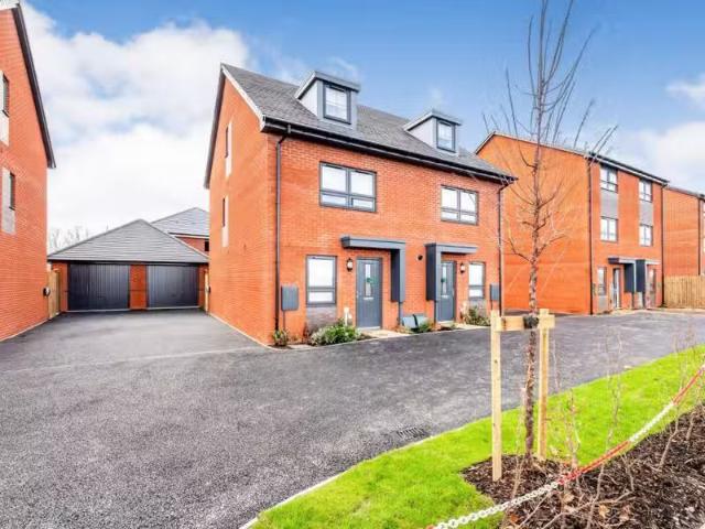 House for rent in Green Close, Warwickshire