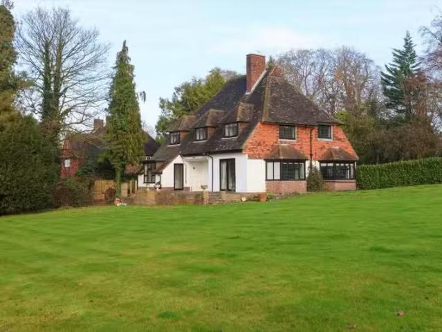 House for rent in Effingham, Guildford