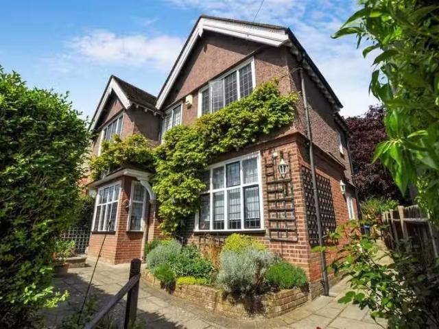 House for rent in Pouchen End, Hertfordshire