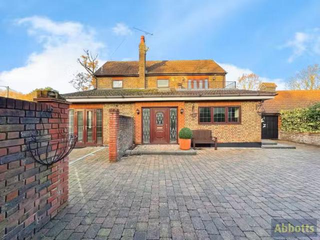 House for rent in Woodford, Greater London