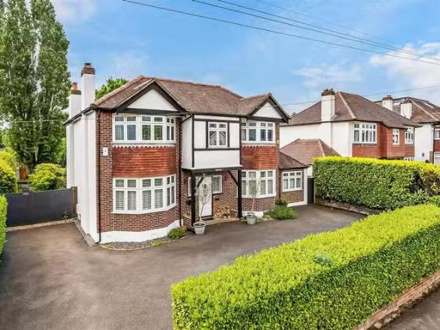 House for rent in Pachesham Park, Surrey