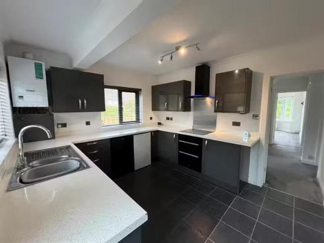 House for rent in Charlesworth, East Midlands