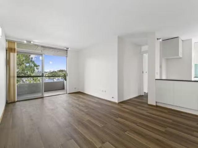 Apartment for rent in Lower North Shore, Sydney