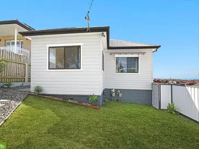 House for rent in Lake Heights, Wollongong City Council