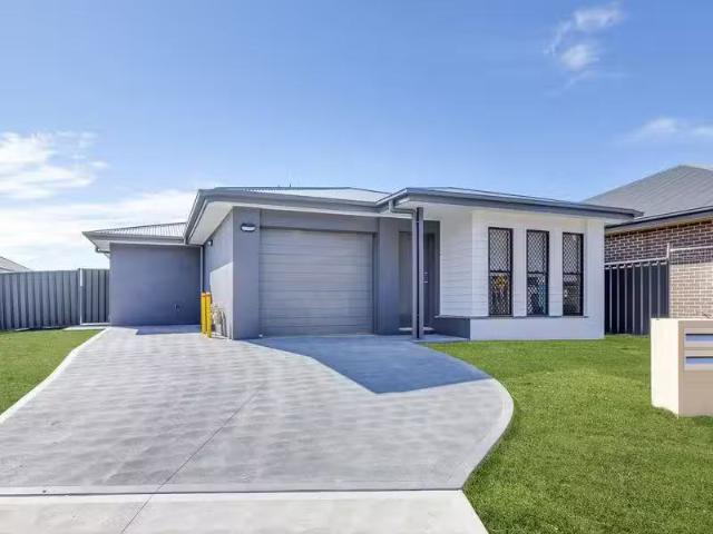 Condo for rent in Hamlyn Terrace, New South Wales