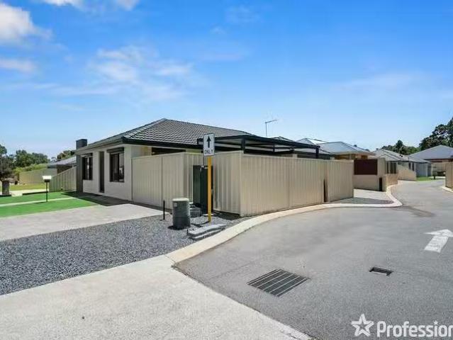 House for rent in Forrestfield, Western Australia