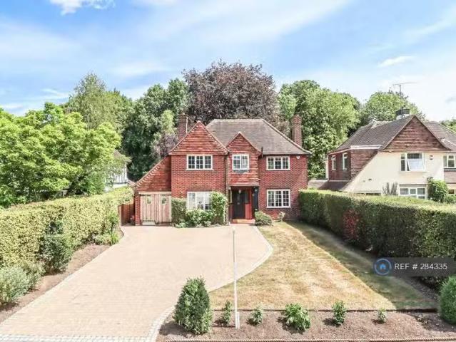 House for rent in Hatching Green, Five Acres