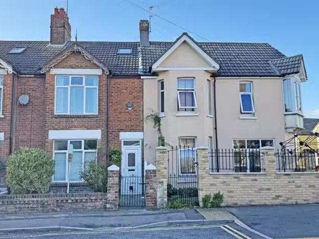 House for rent in Seven Kings, Greater London