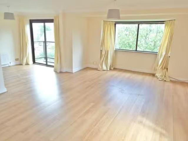 Apartment for rent in Grange, Caldy