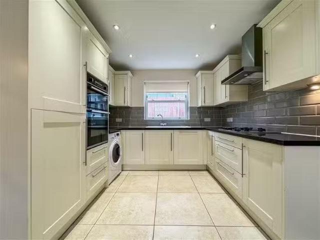 House for rent in Five Acres, Hertfordshire