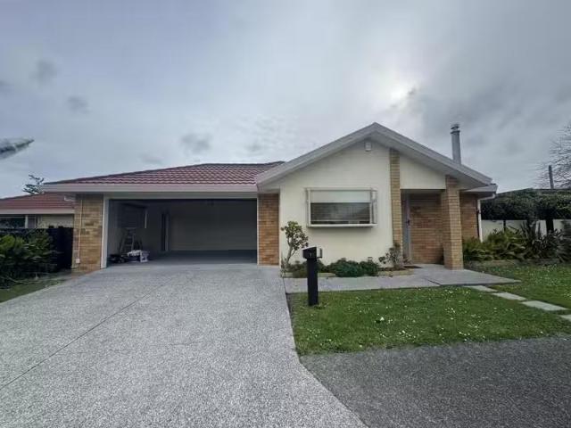 House for rent in Oratia