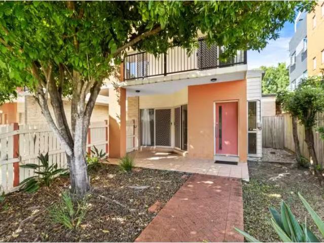 Condo for rent in Toombul, Queensland