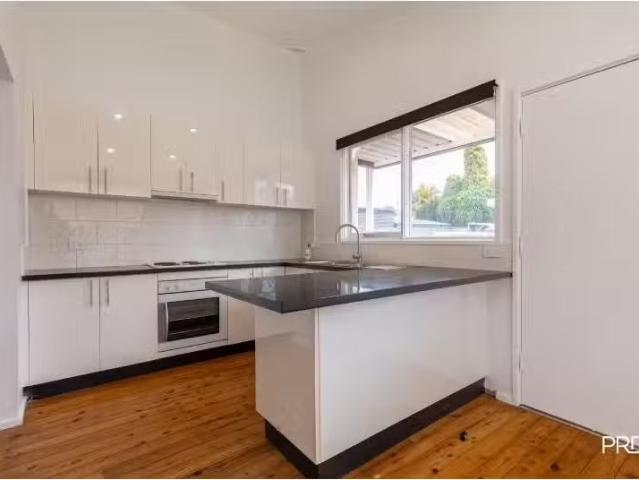 House for rent in Cambridge Park, Sydney