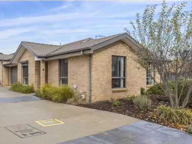 Condo for rent in Crestwood, Queanbeyan