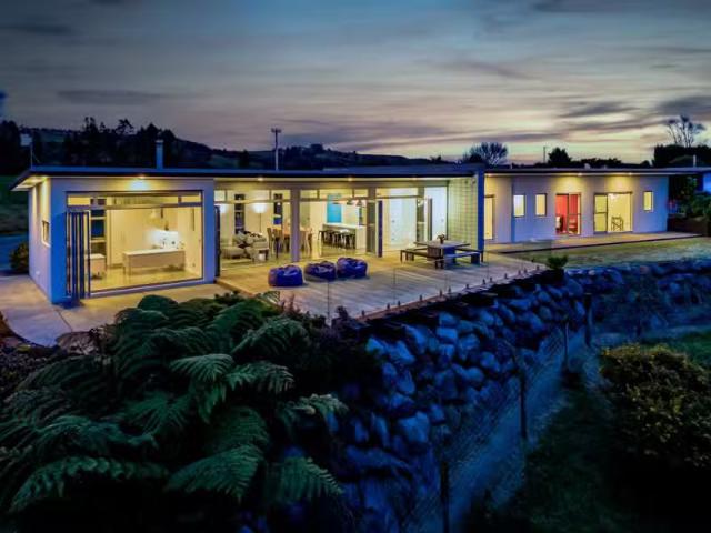 House for rent in Oratia
