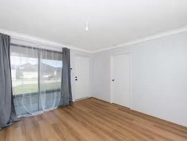 House for rent in Seville Grove, Western Australia