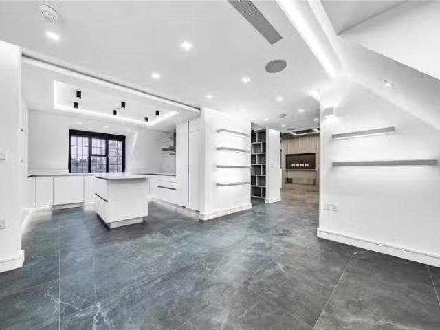 House for rent in Hadley Wood, Greater London
