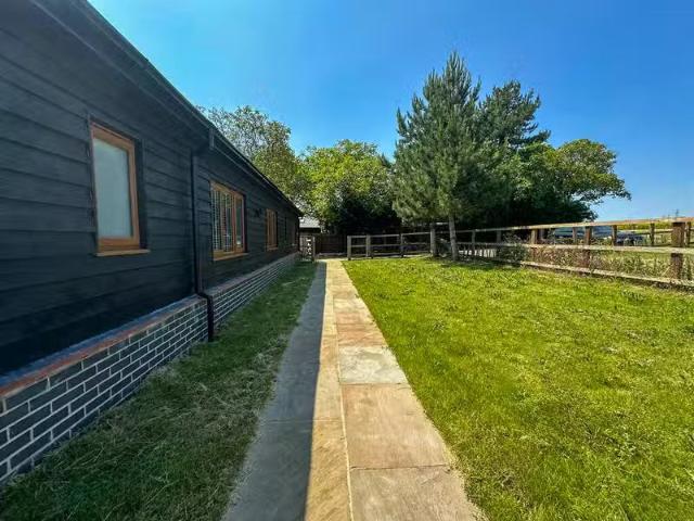 House for rent in Calderstones