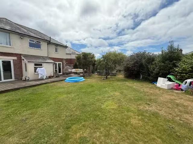 House for rent in The Hale, Greater London