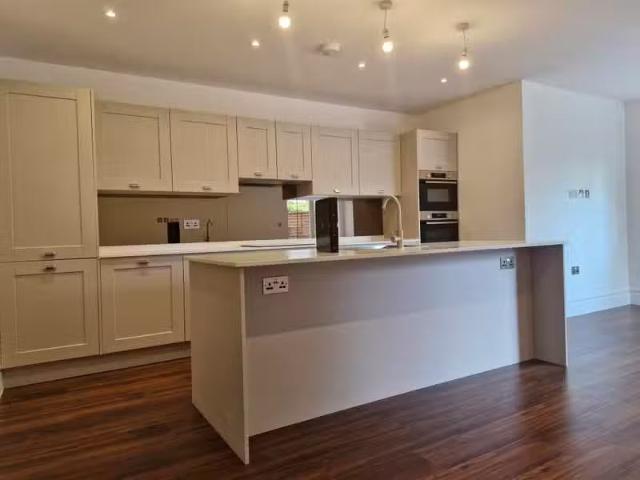 House for rent in London Borough of Croydon, Cat Hill