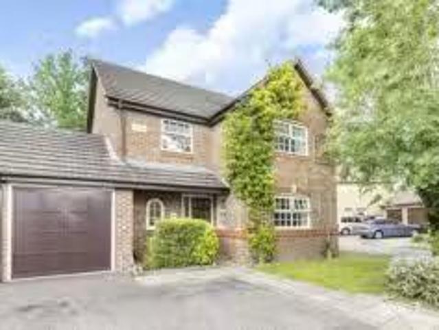 House for rent in Heol-las, Surrey