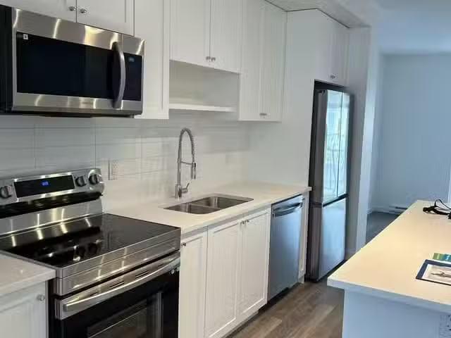Condo for rent in Surrey, British Columbia