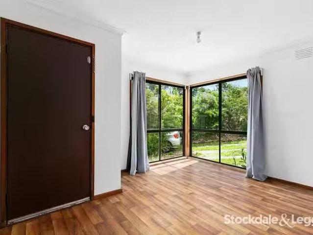 House for rent in Churchill, Victoria