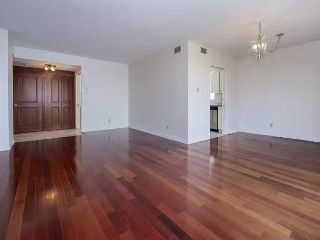 Condo for rent in Cote-saint-luc, Quebec