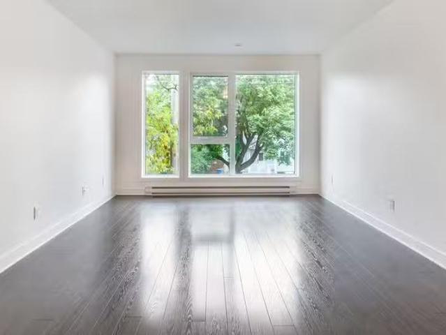 Condo for rent in St. Leonard's, Quebec
