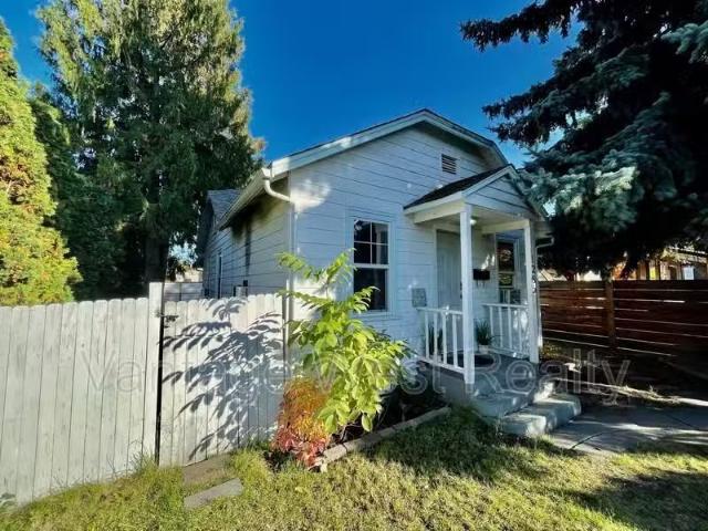 House for rent in Winfield, British Columbia