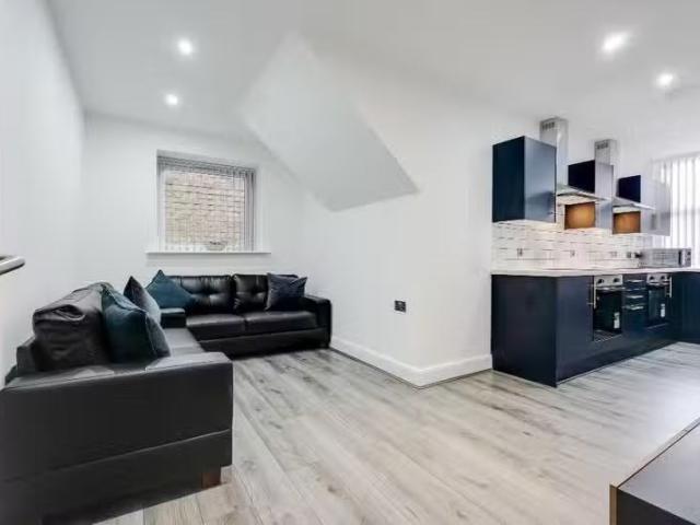 House for rent in Calderstones