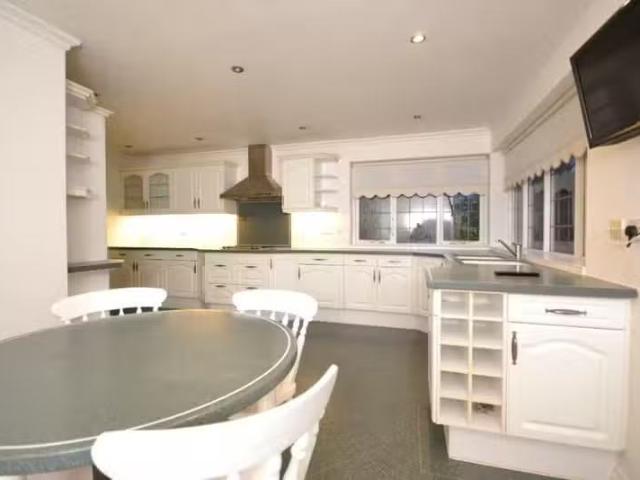 House for rent in Navestock Side, Essex
