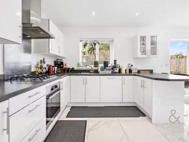 House for rent in Old St. Mellons, Falcon Lodge