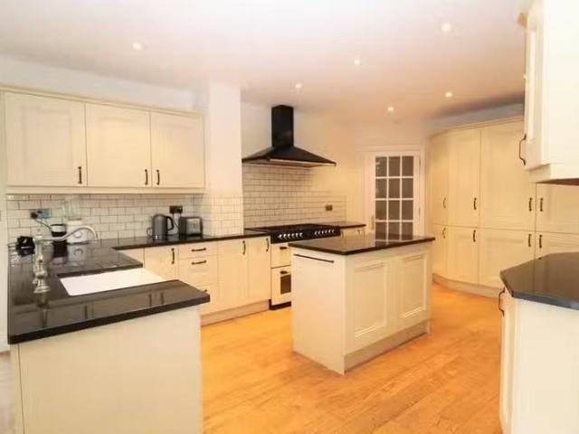 House for rent in Navestock Side, Essex